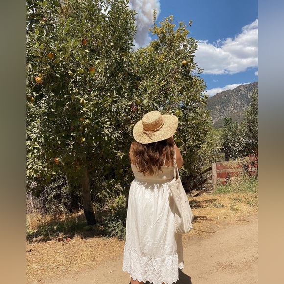 Cream Lacy Dress with Buttons - Picture 2 of 7